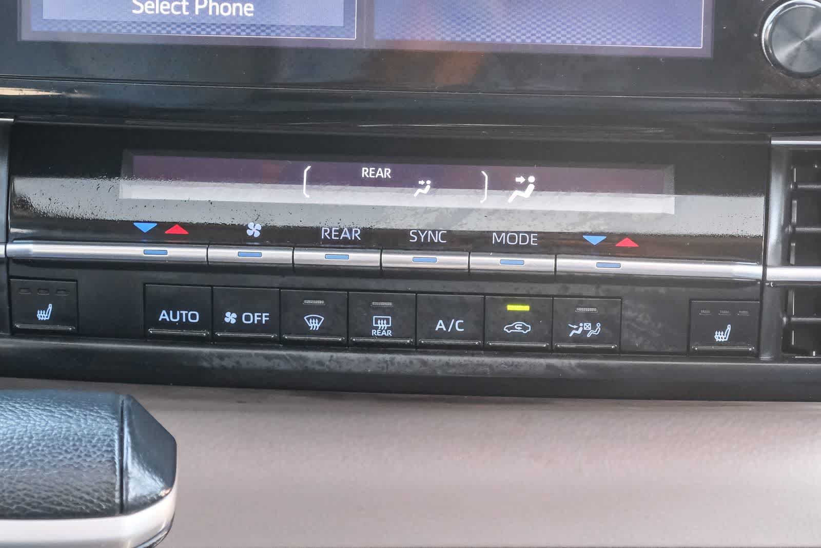 Certified 2024 Toyota Sienna XLE FWD image 16