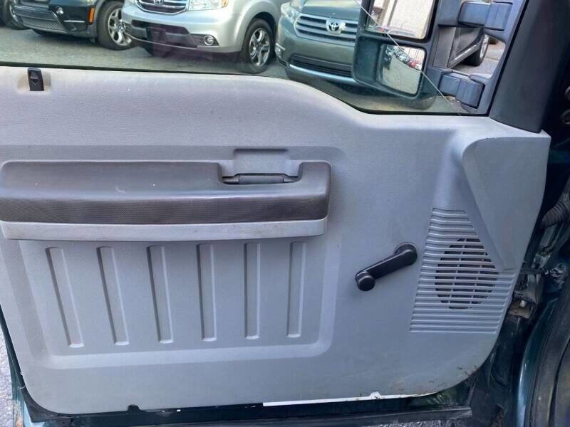 Used 2012 Ford F550 4x4 SuperCab Super Duty w/ Payload Upgrade Pkg image 14