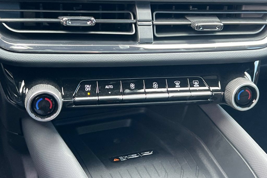 New 2025 Chevrolet Equinox EV RS w/ Convenience Package II AWD/4WD image 18