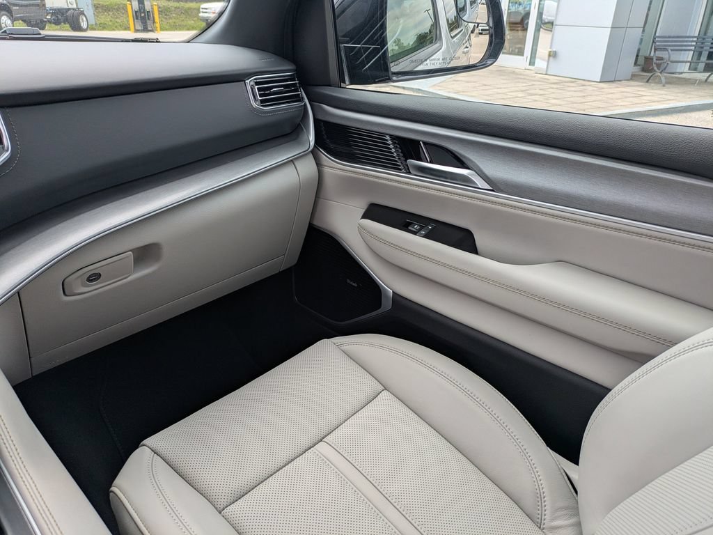 New 2026 Jeep Grand Wagoneer L Limited AWD/4WD image 24