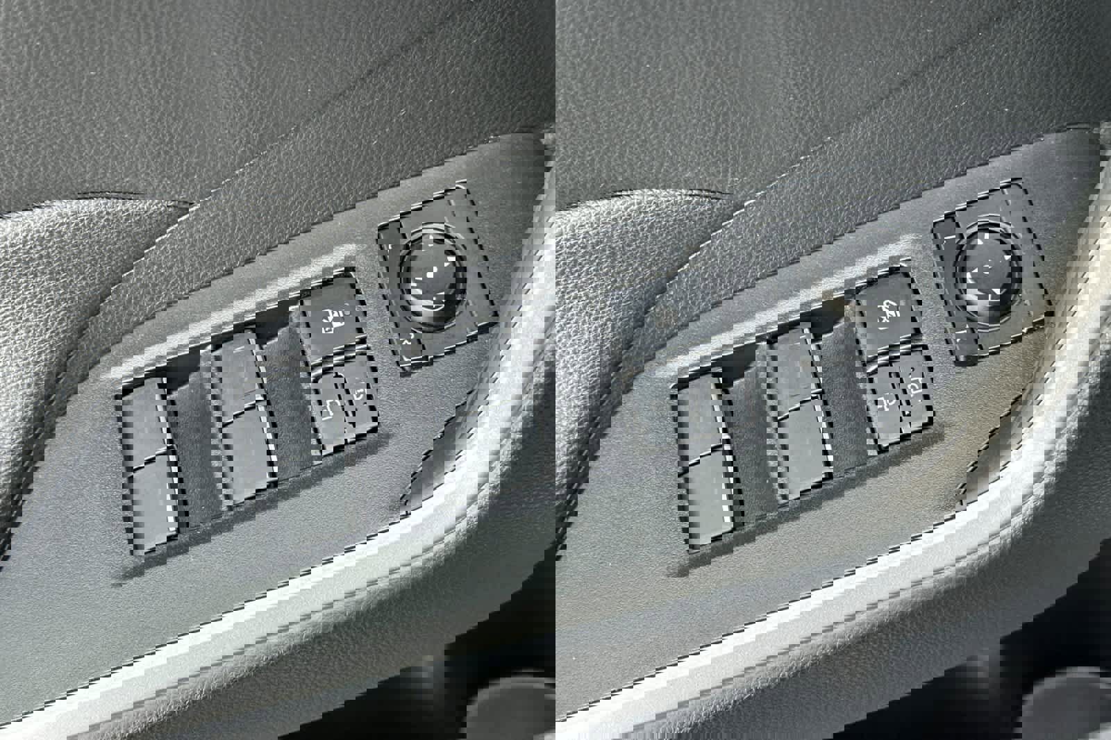 Used 2023 Toyota RAV4 XLE Premium image 13