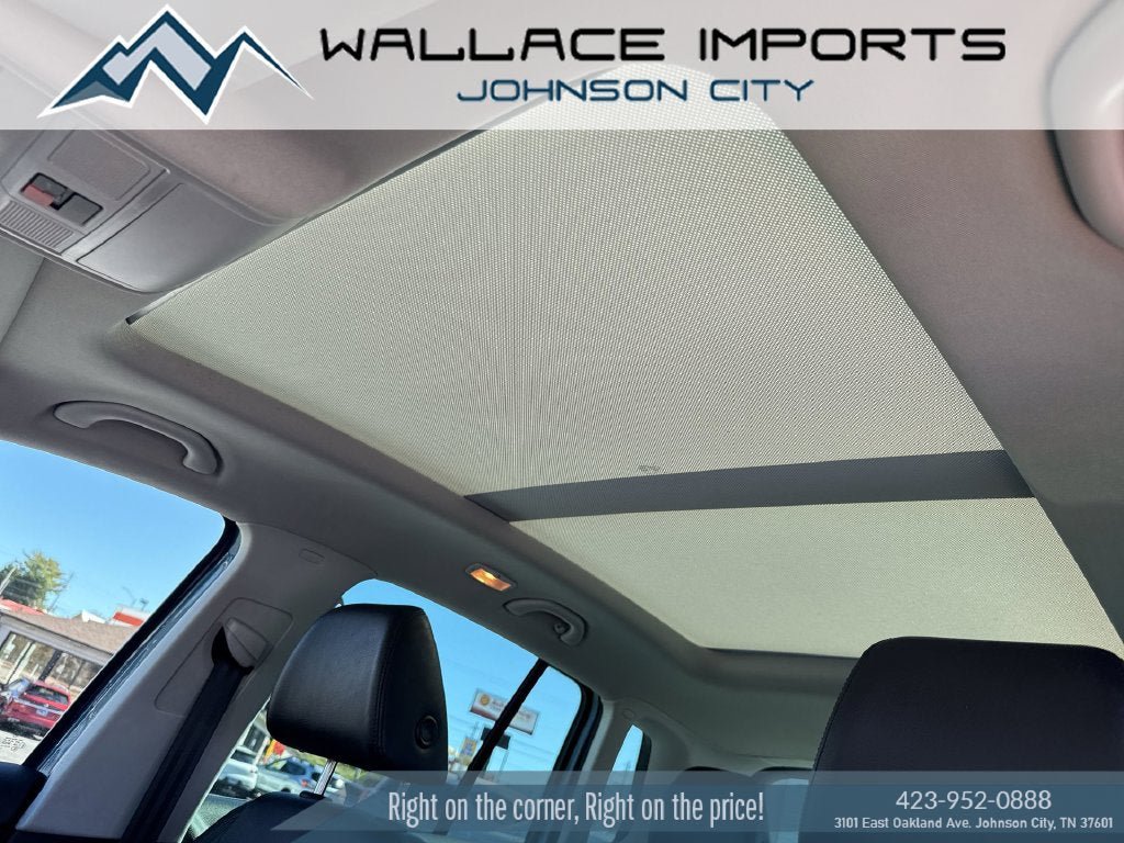 Used 2017 Volkswagen Tiguan SEL AWD/4WD image 6
