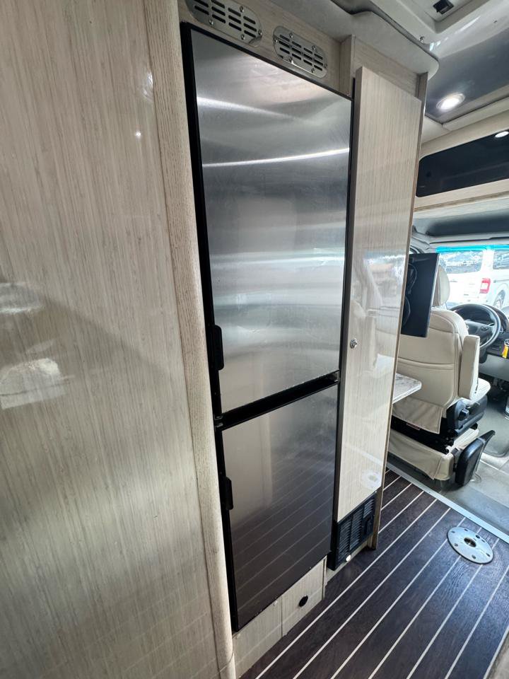 Used 2015 Mercedes-Benz Sprinter 3500 image 40