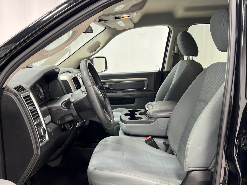 Used 2019 RAM 1500 Classic SLT AWD/4WD image 12
