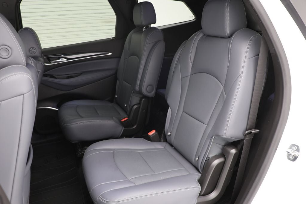 Used 2023 Buick Enclave Essence image 12