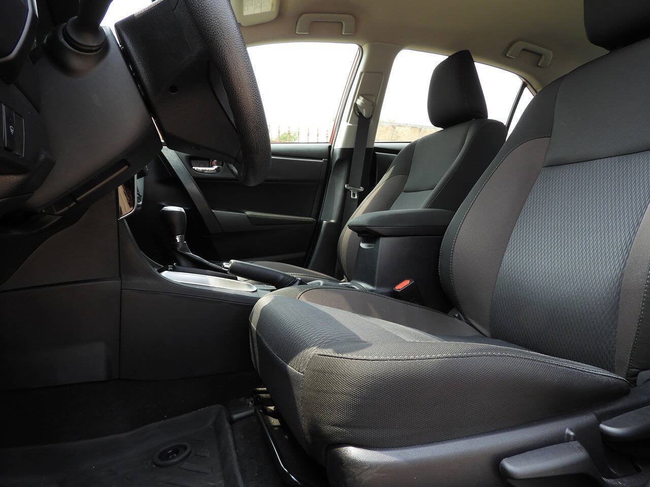 Used 2019 Toyota Corolla L FWD image 15