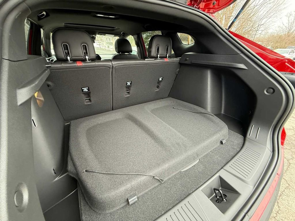 New 2026 Chevrolet Trax RS w/ Sunroof Package image 25