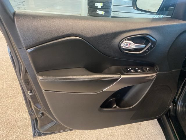 Used 2020 Jeep Cherokee Limited AWD/4WD image 29