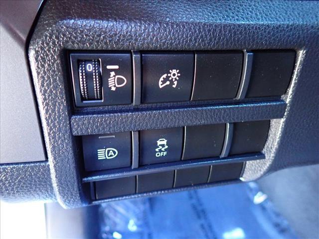 Certified 2025 Toyota Tacoma SR5 AWD/4WD image 13