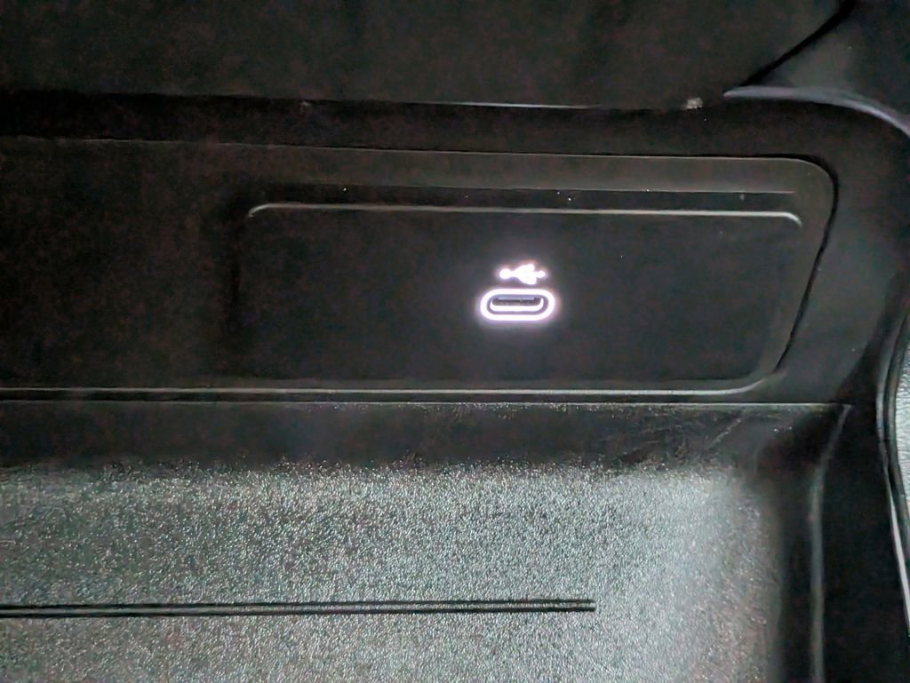 Used 2025 Land Rover Defender 130 S image 25