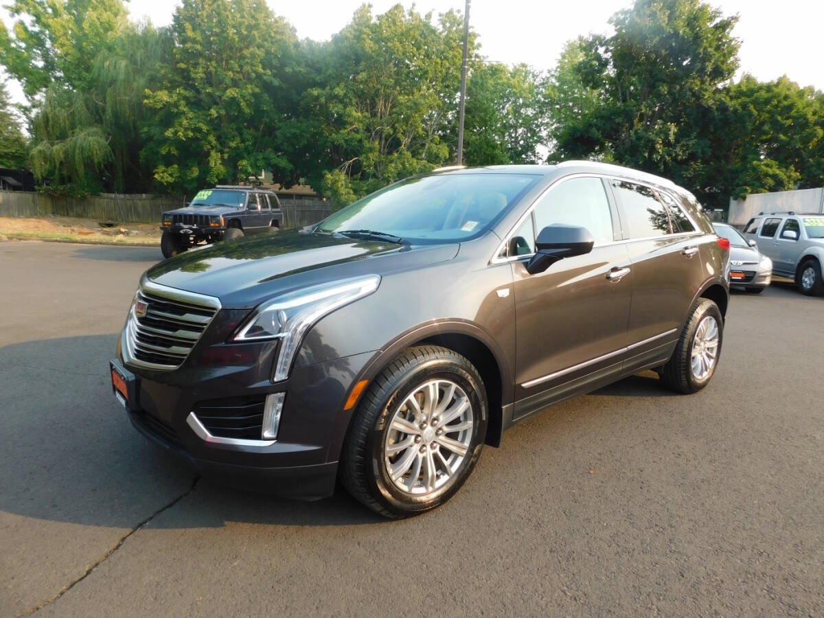 Used 2017 Cadillac XT5 Luxury w/ Driver Awareness Package AWD/4WD image 4