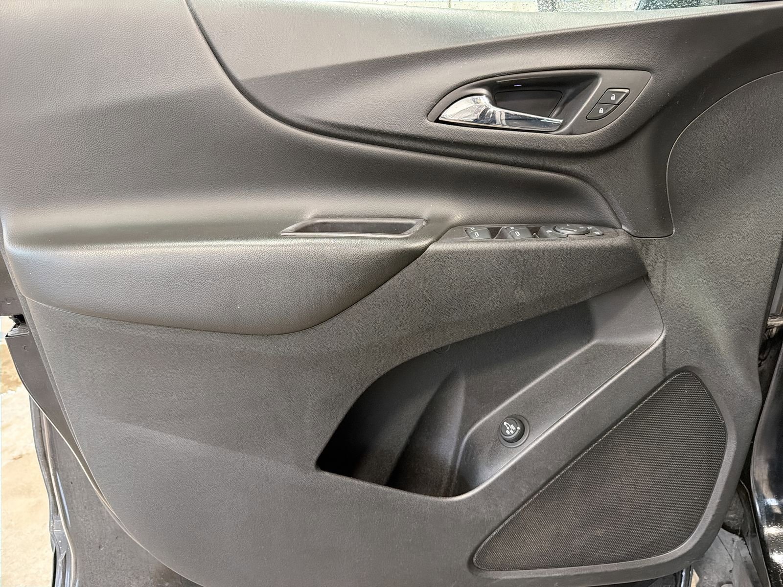 Used 2020 Chevrolet Equinox LT image 33