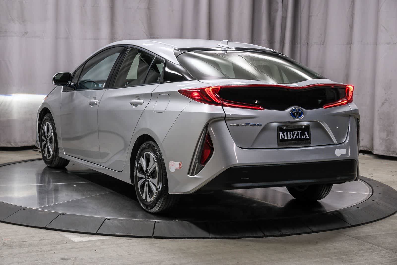 Used 2017 Toyota Prius Prime Plus video 2