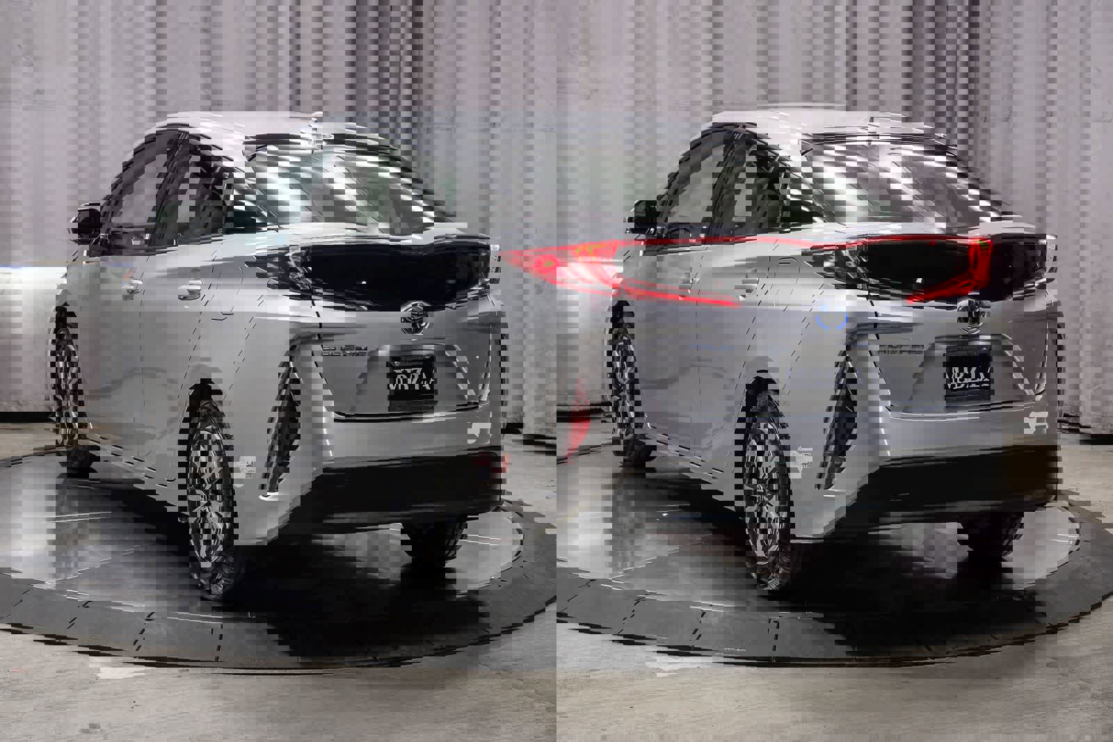 Used 2017 Toyota Prius Prime Plus image 2