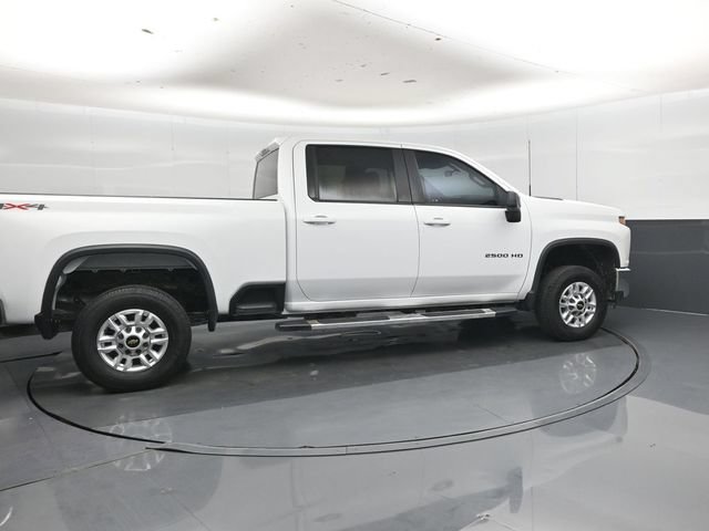 Used 2022 Chevrolet Silverado 2500 LT AWD/4WD image 3