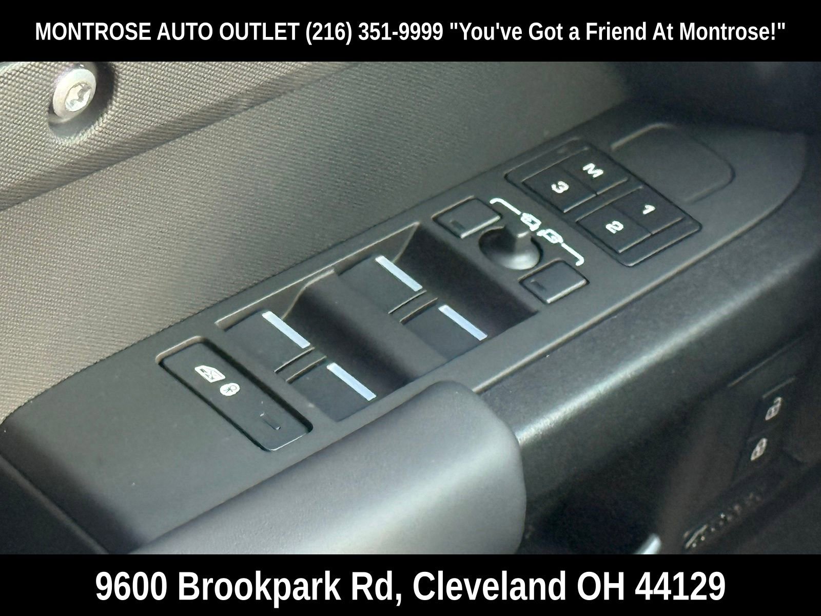 New 2026 Land Rover Defender 130 X-Dynamic SE image 38