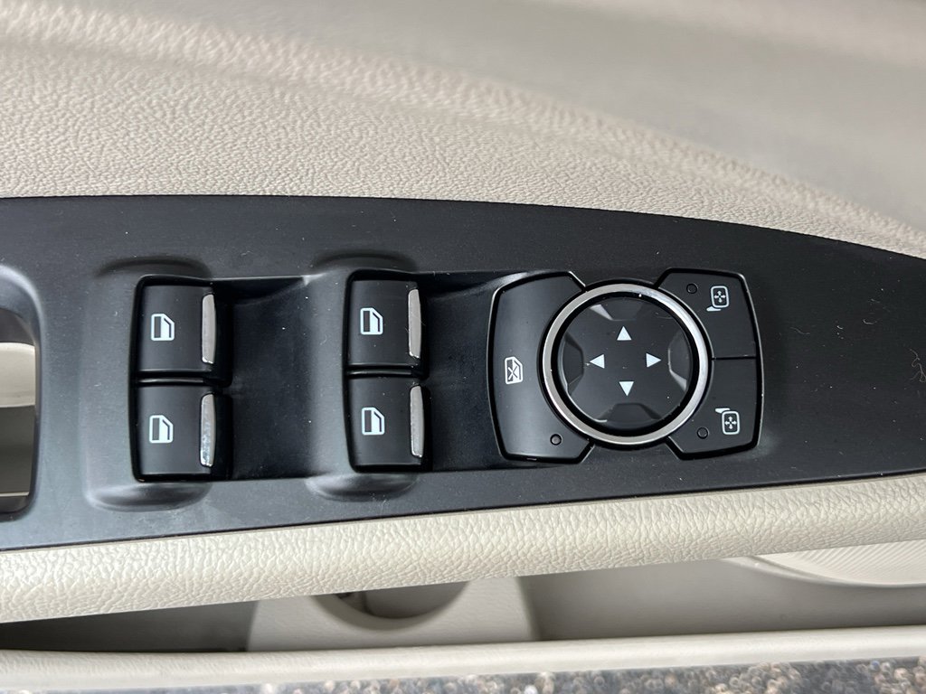 Used 2019 Ford Fusion SEL image 12