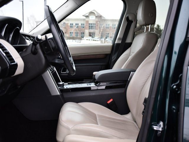 Used 2017 Land Rover Discovery HSE image 12