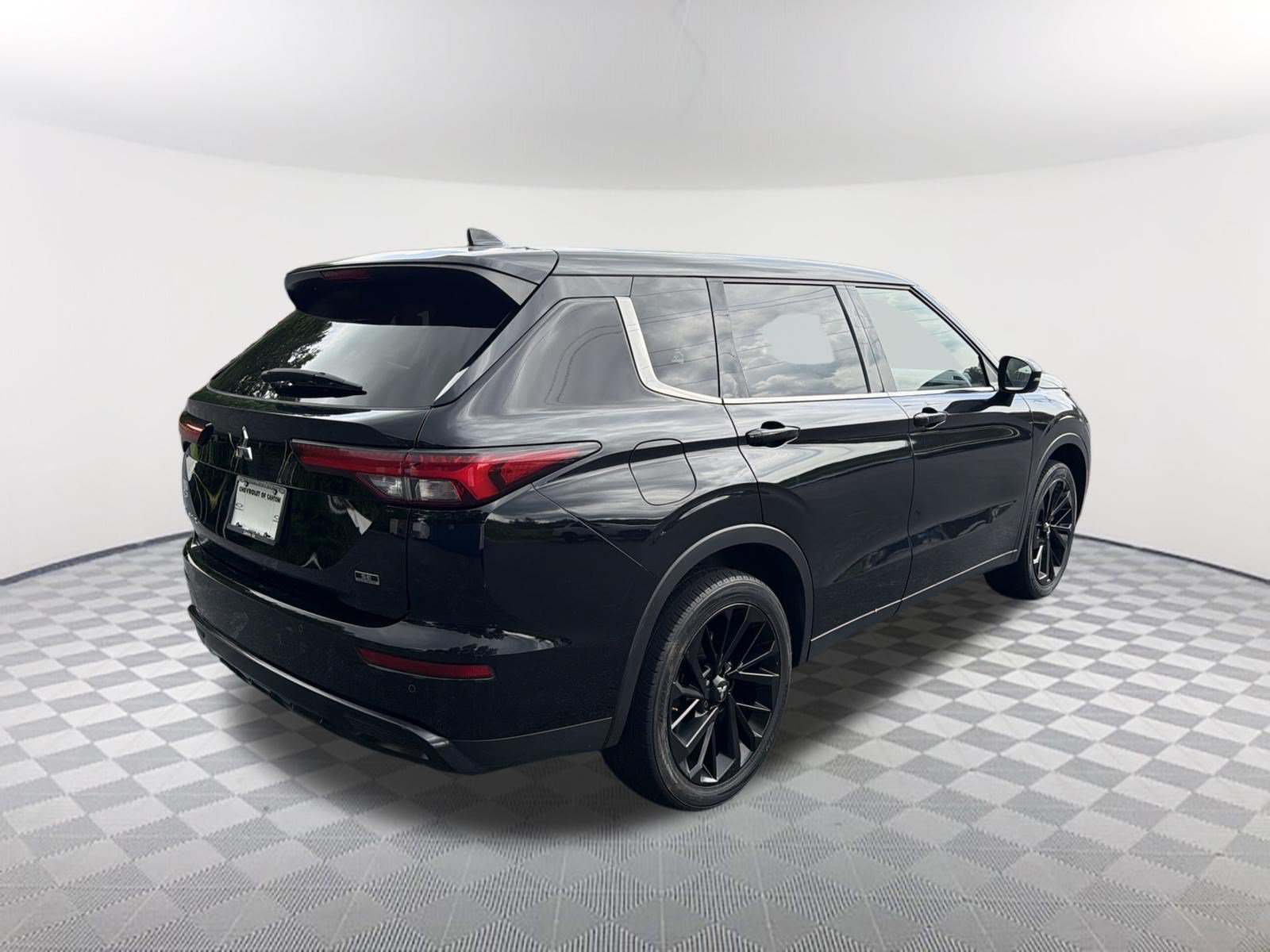 Used 2023 Mitsubishi Outlander SE FWD image 5