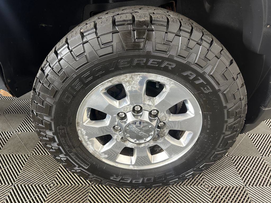 Used 2013 GMC Sierra 2500 Denali w/ Suspension Package, Off-Road AWD/4WD image 28