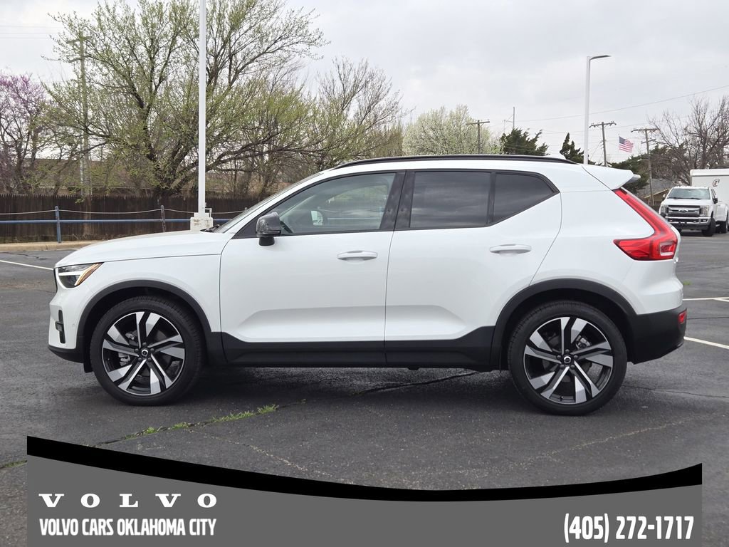 Certified 2023 Volvo XC40 B5 Ultimate w/ Protection Package Premier image 3