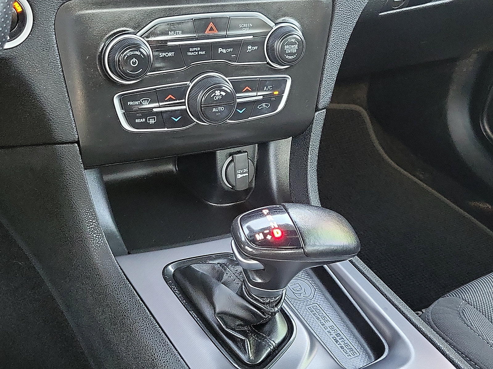 Used 2021 Dodge Charger SXT w/ Blacktop Package AWD/4WD image 17