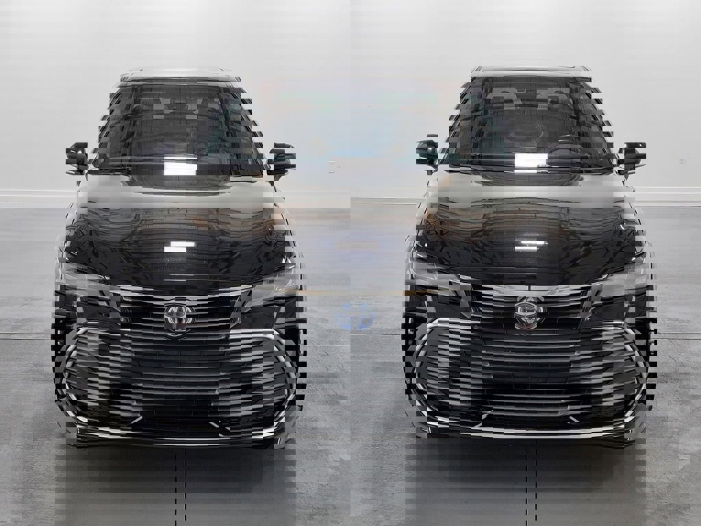 Used 2020 Toyota Avalon Limited FWD image 3