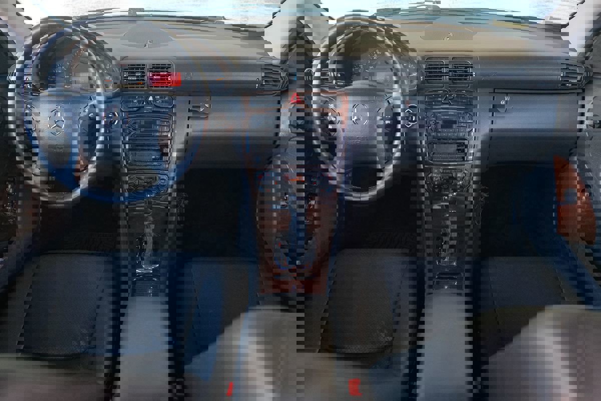 Used 2002 Mercedes-Benz C 320 Sedan image 18