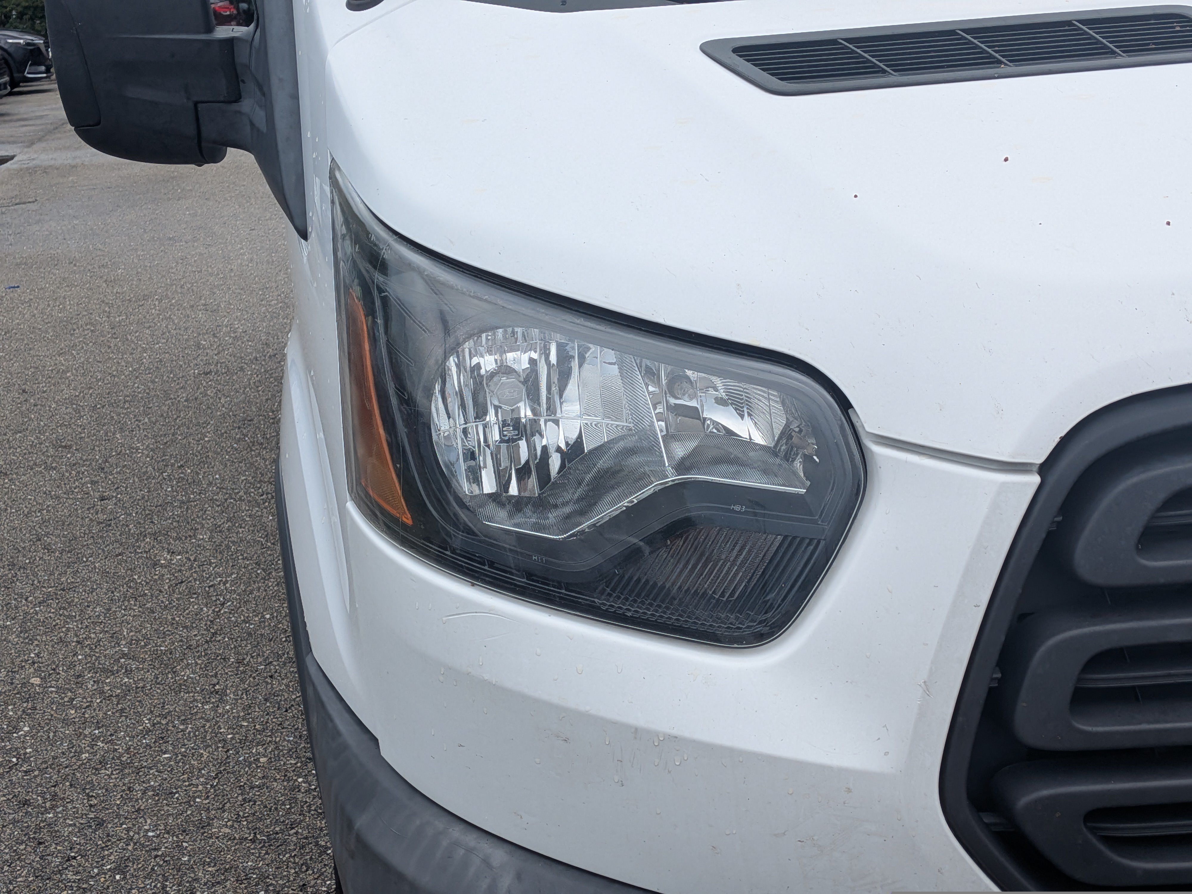 Used 2018 Ford Transit 250 148 Medium Roof RWD image 10
