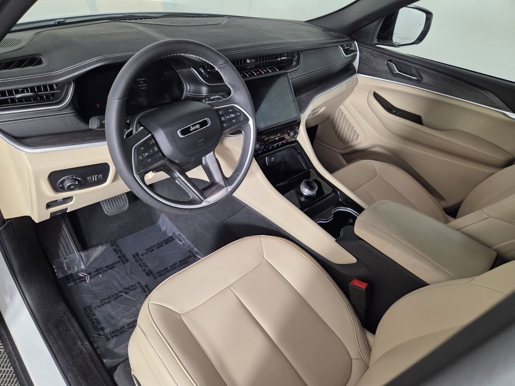 Certified 2025 Jeep Grand Cherokee Limited image 12