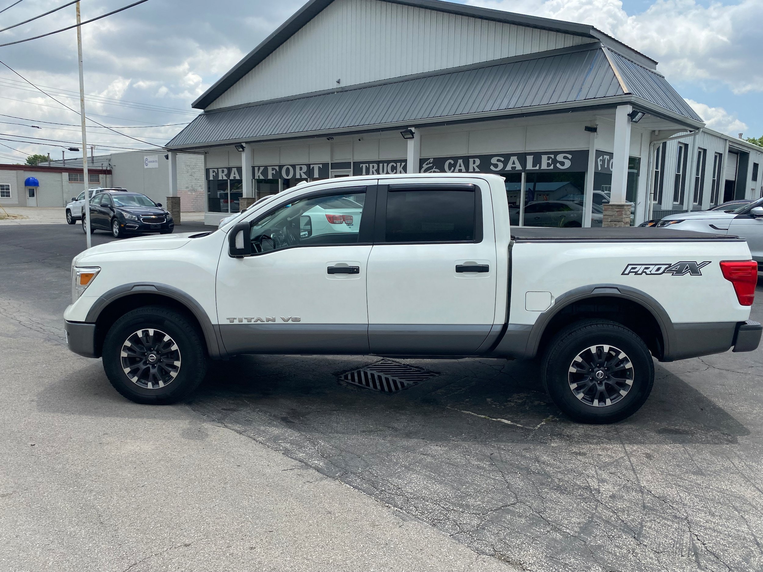 Used 2018 Nissan Titan PRO-4X w/ Pro-4x Utility Package AWD/4WD image 7