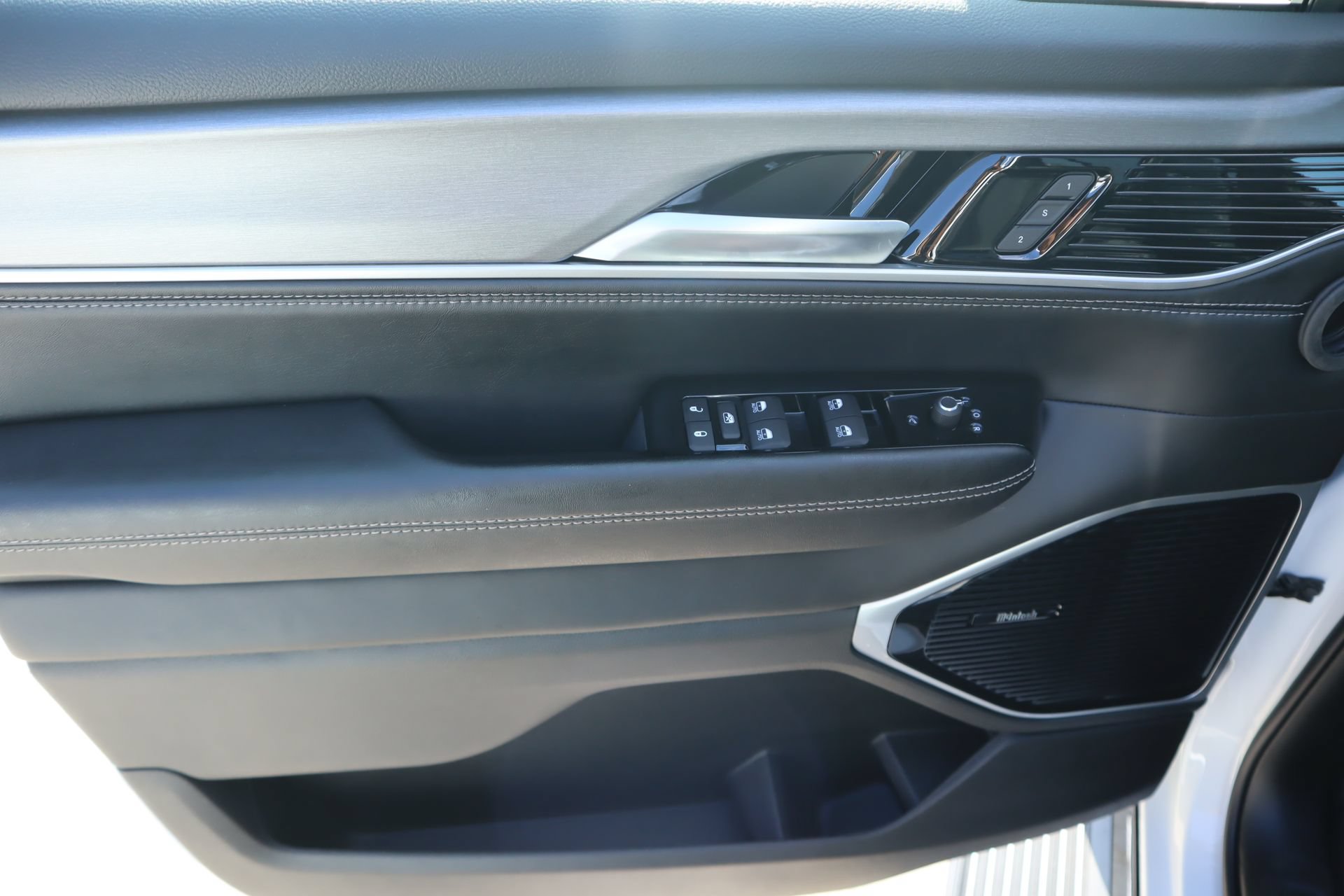 New 2026 Jeep Grand Wagoneer L Limited AWD/4WD image 19