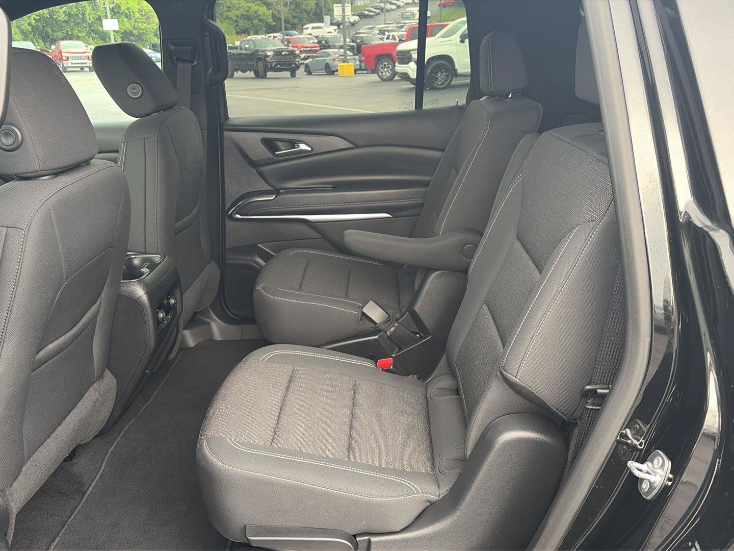 Used 2025 Chevrolet Traverse LT FWD image 12