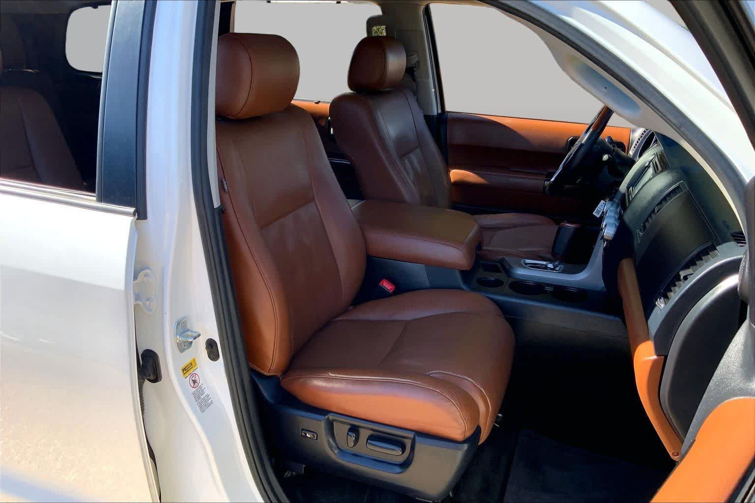 Used 2017 Toyota Sequoia Platinum RWD image 9