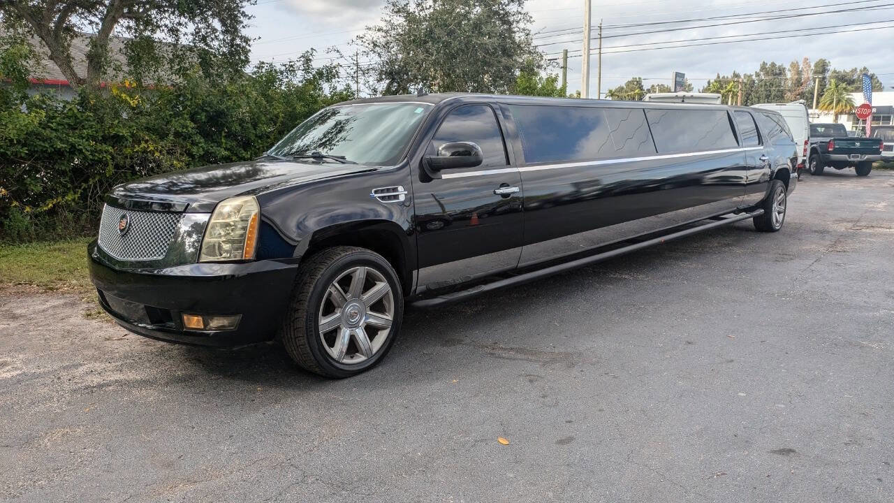 Used 2011 Chevrolet Suburban LS image 2