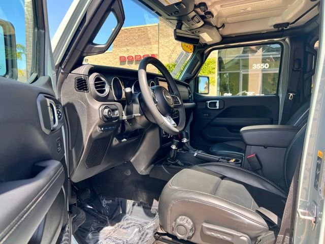 Used 2023 Jeep Wrangler Unlimited Sahara image 2