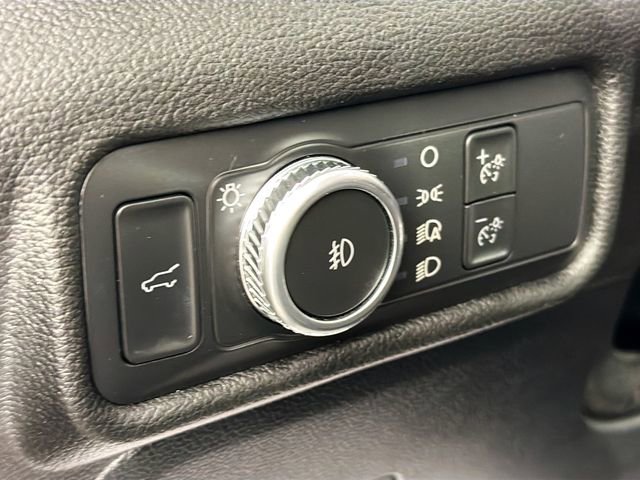 Used 2022 Ford Explorer XLT w/ Equipment Group 202A image 10