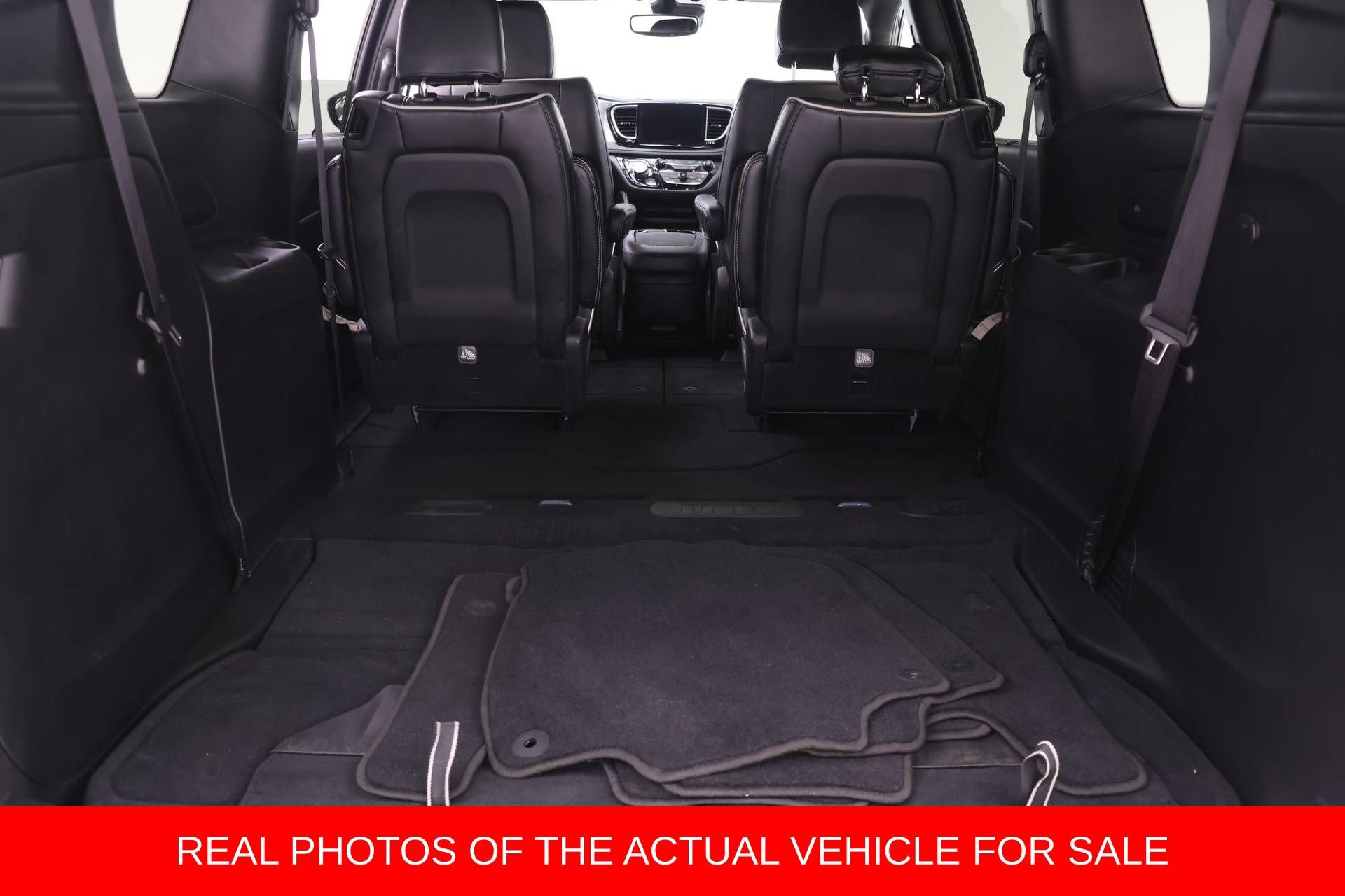 Used 2025 Chrysler Pacifica Limited FWD image 14