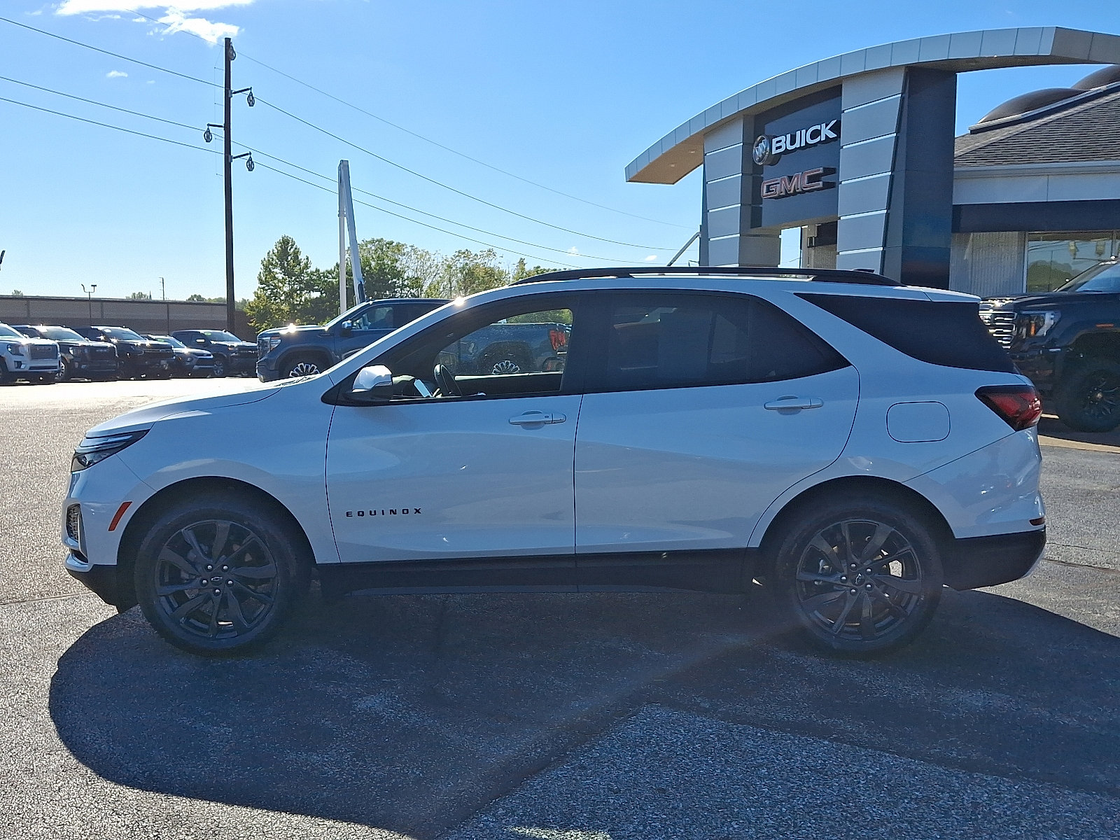 Certified 2022 Chevrolet Equinox RS w/ Infotainment Package image 4