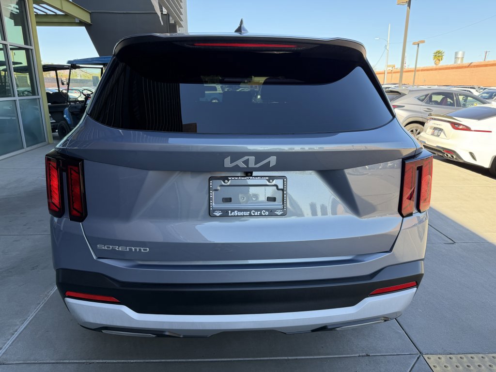 Used 2024 Kia Sorento LX image 13