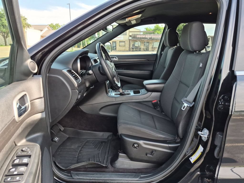 Used 2018 Jeep Grand Cherokee Laredo AWD/4WD image 18