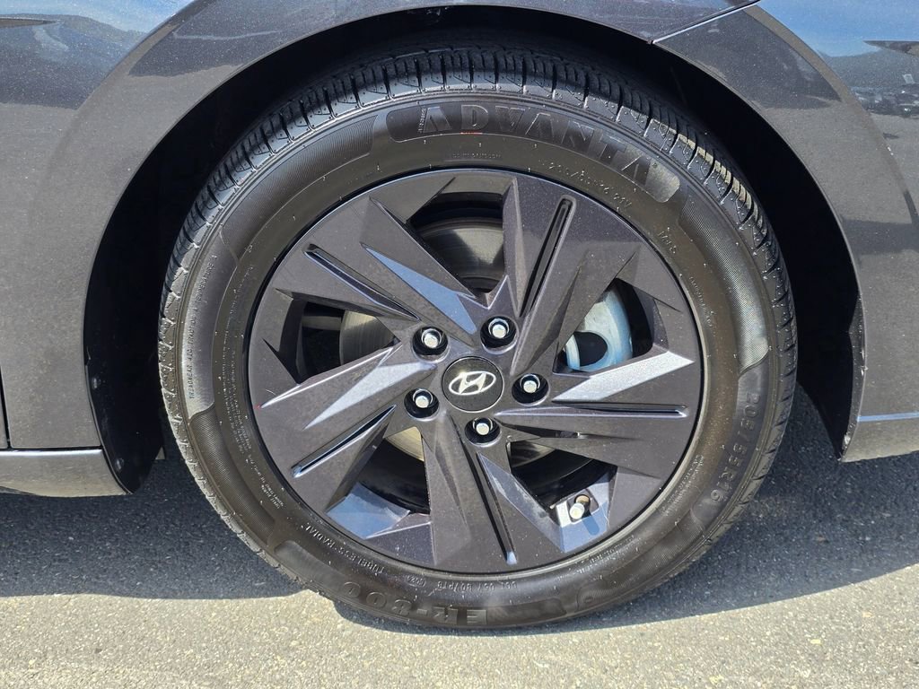 Used 2022 Hyundai Elantra SEL FWD image 9