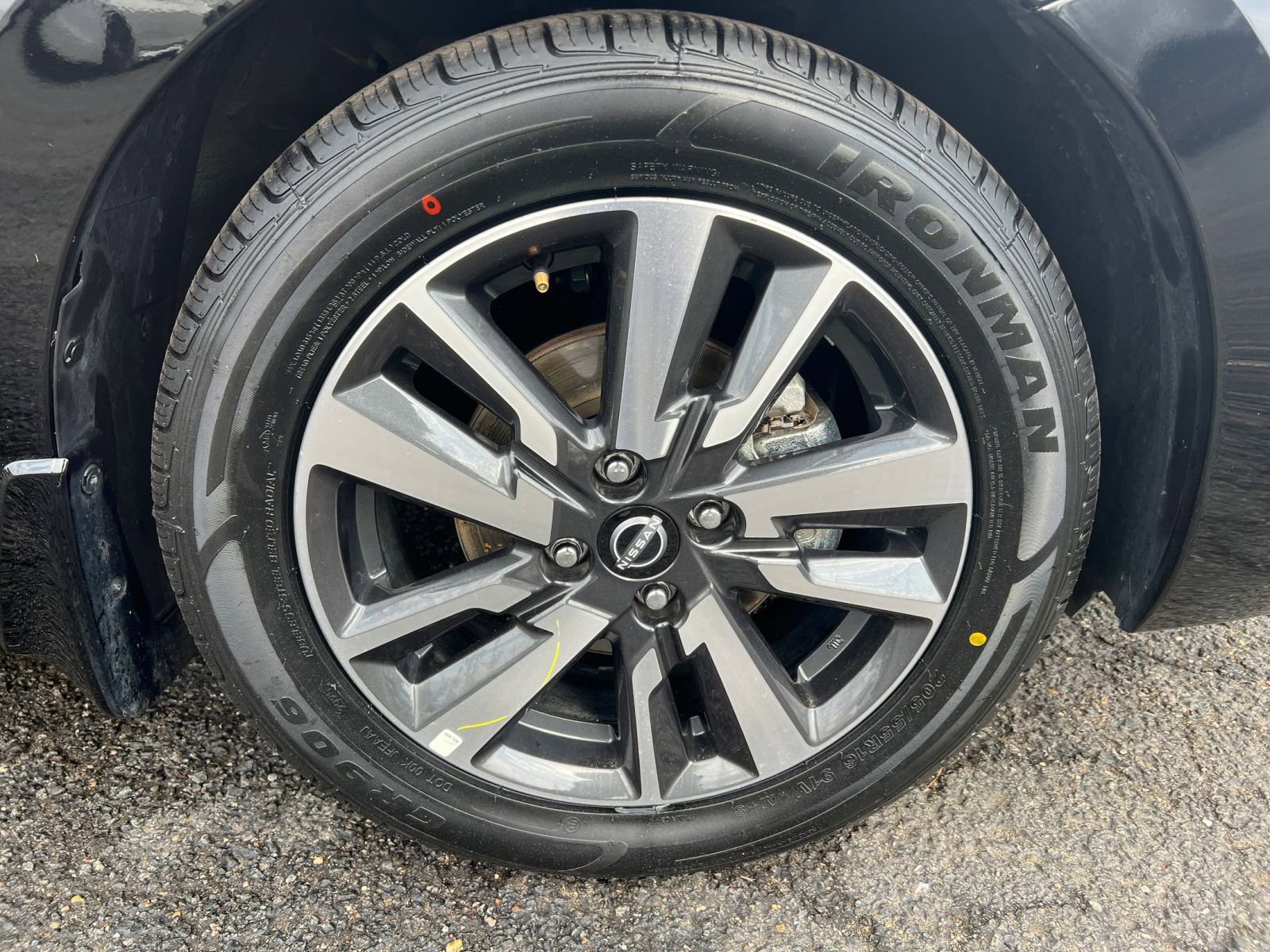 Used 2025 Nissan Versa SV w/ Trunk Package image 29