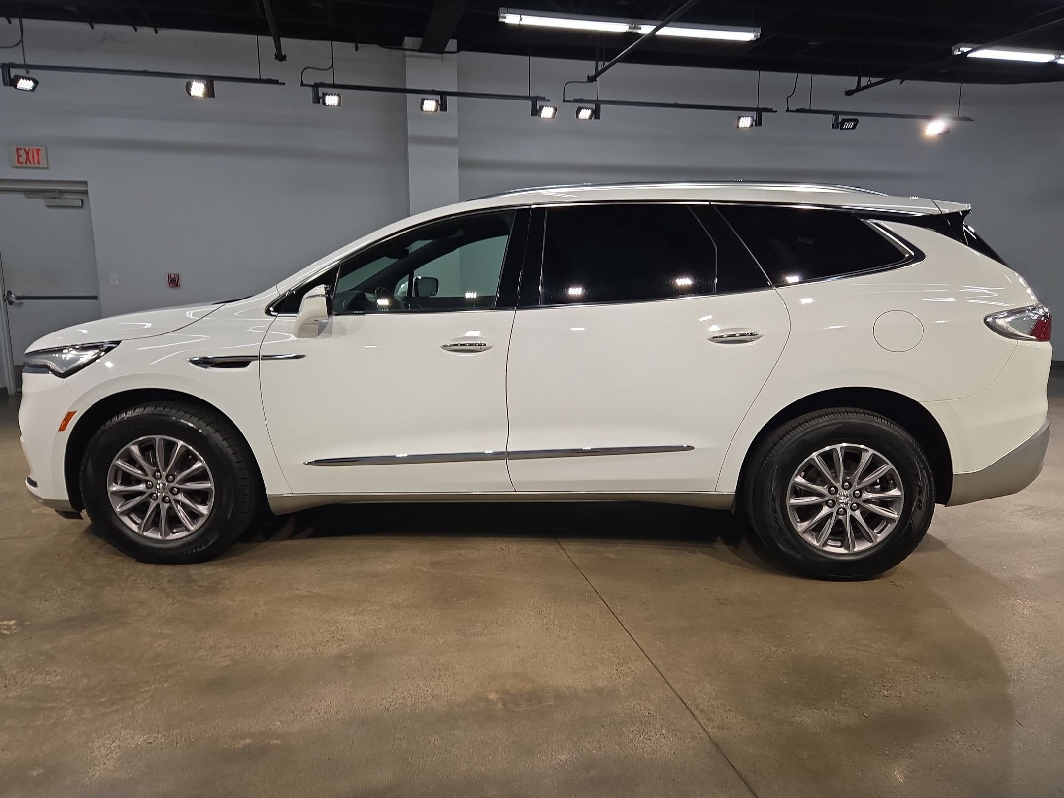 Used 2024 Buick Enclave Premium FWD image 4