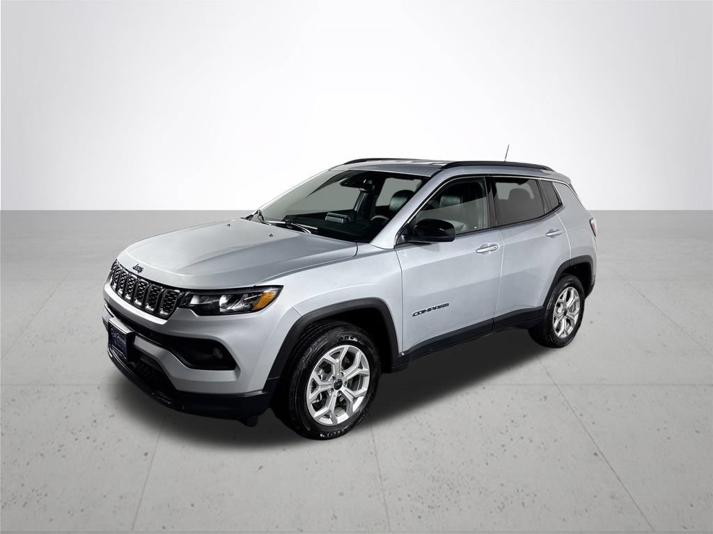 Used 2025 Jeep Compass Latitude AWD/4WD image 2