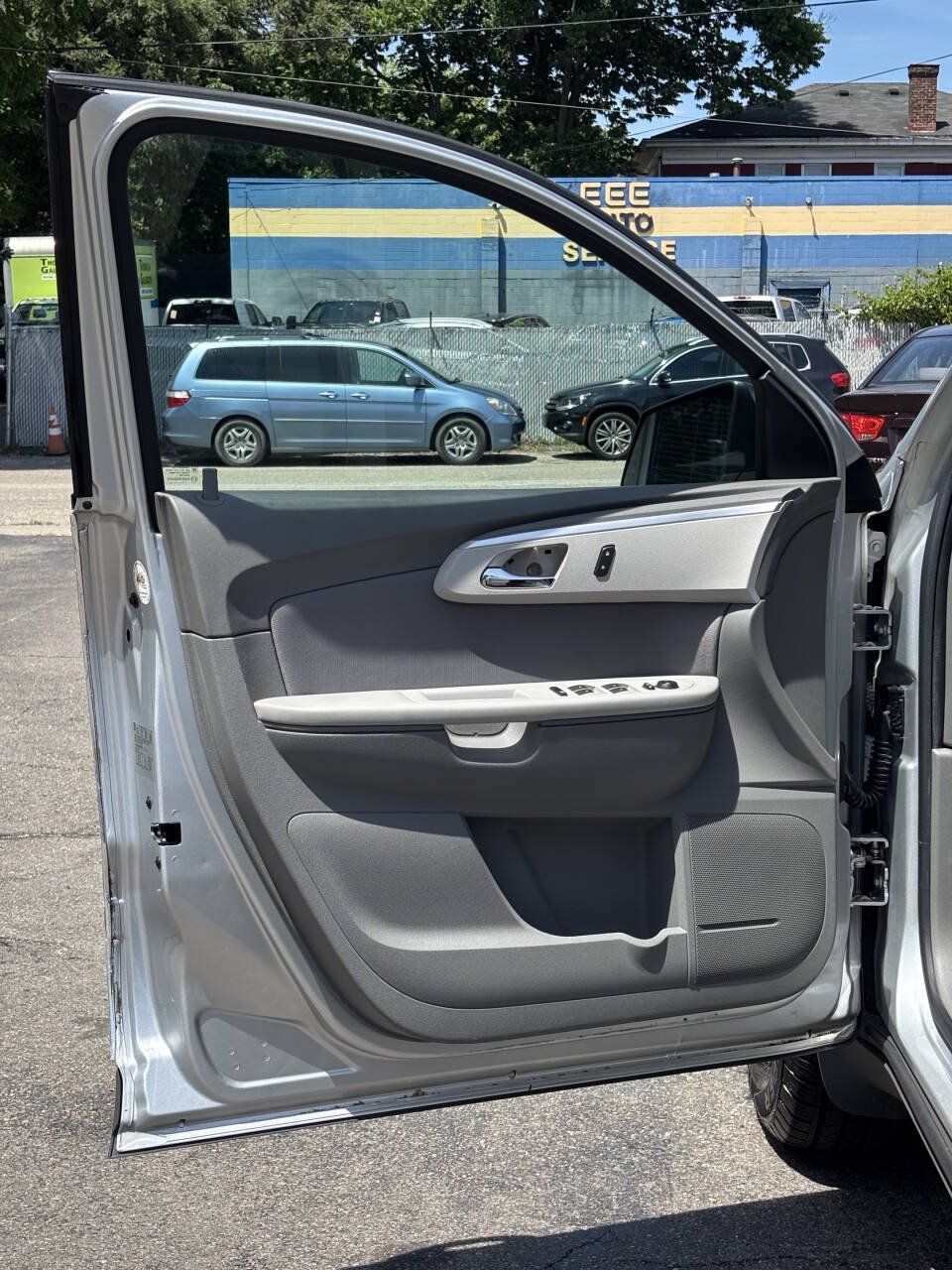 Used 2010 Chevrolet Traverse LS FWD image 11