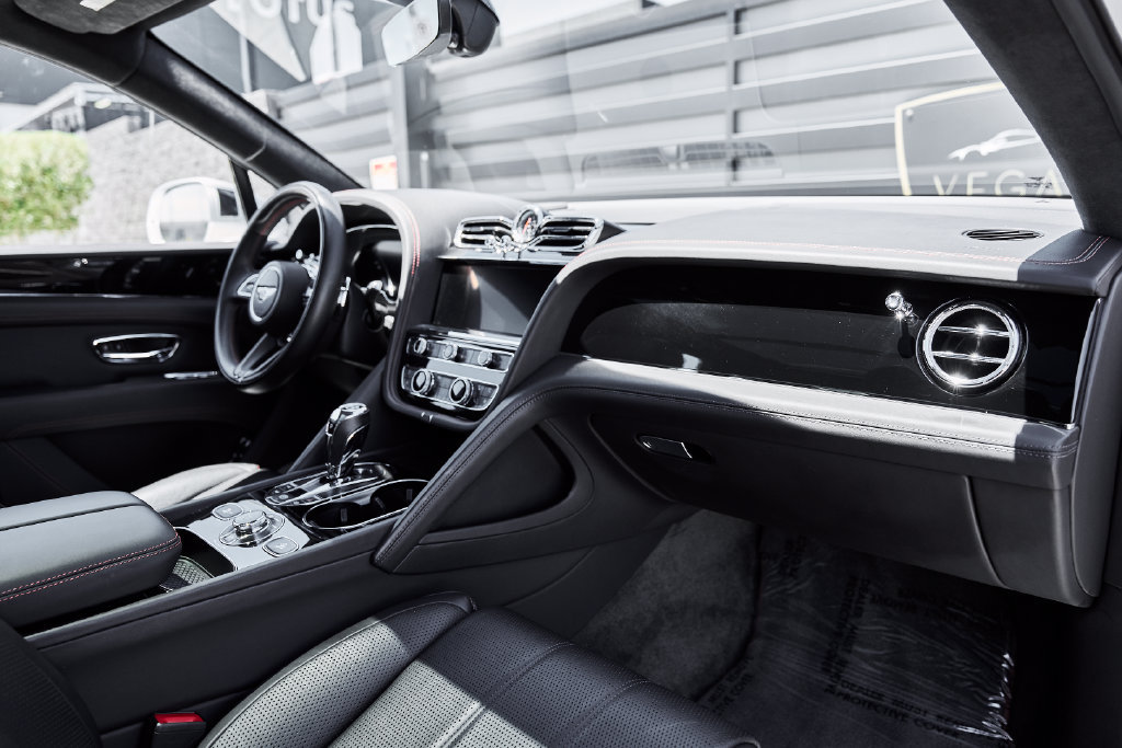 Used 2021 Bentley Bentayga AWD/4WD image 39