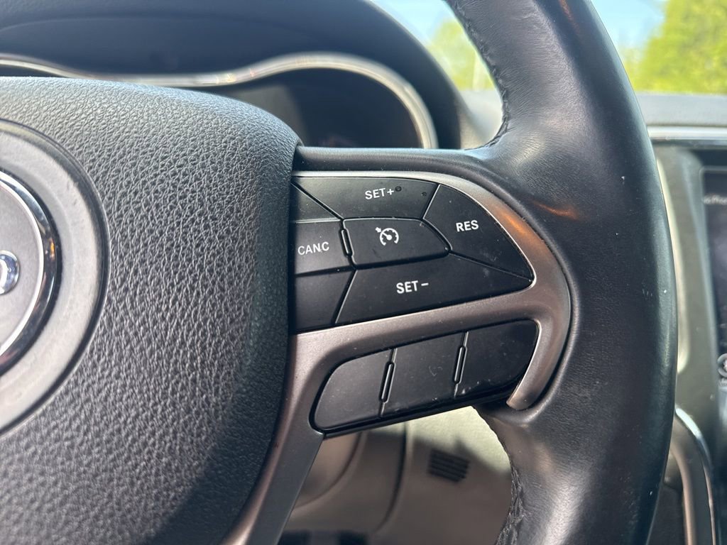 Used 2018 Jeep Grand Cherokee Laredo AWD/4WD image 8