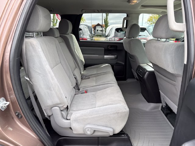 Used 2018 Toyota Sequoia SR5 w/ Carpet Mat Package AWD/4WD image 10