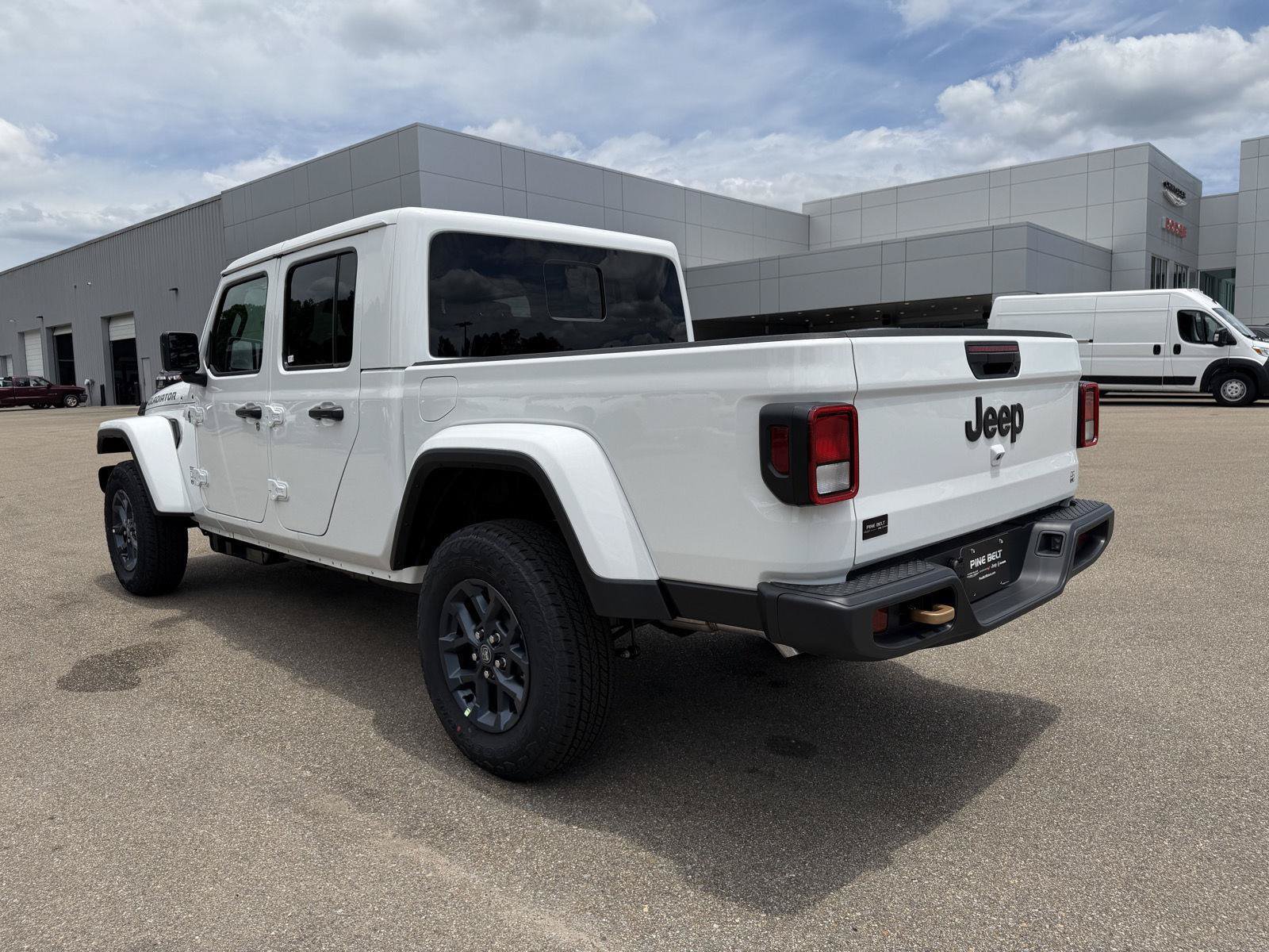 New 2026 Jeep Gladiator Sport AWD/4WD image 4